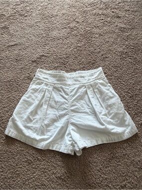 Abercrombie & Fitch White High-Waist Pleated Summer Shorts